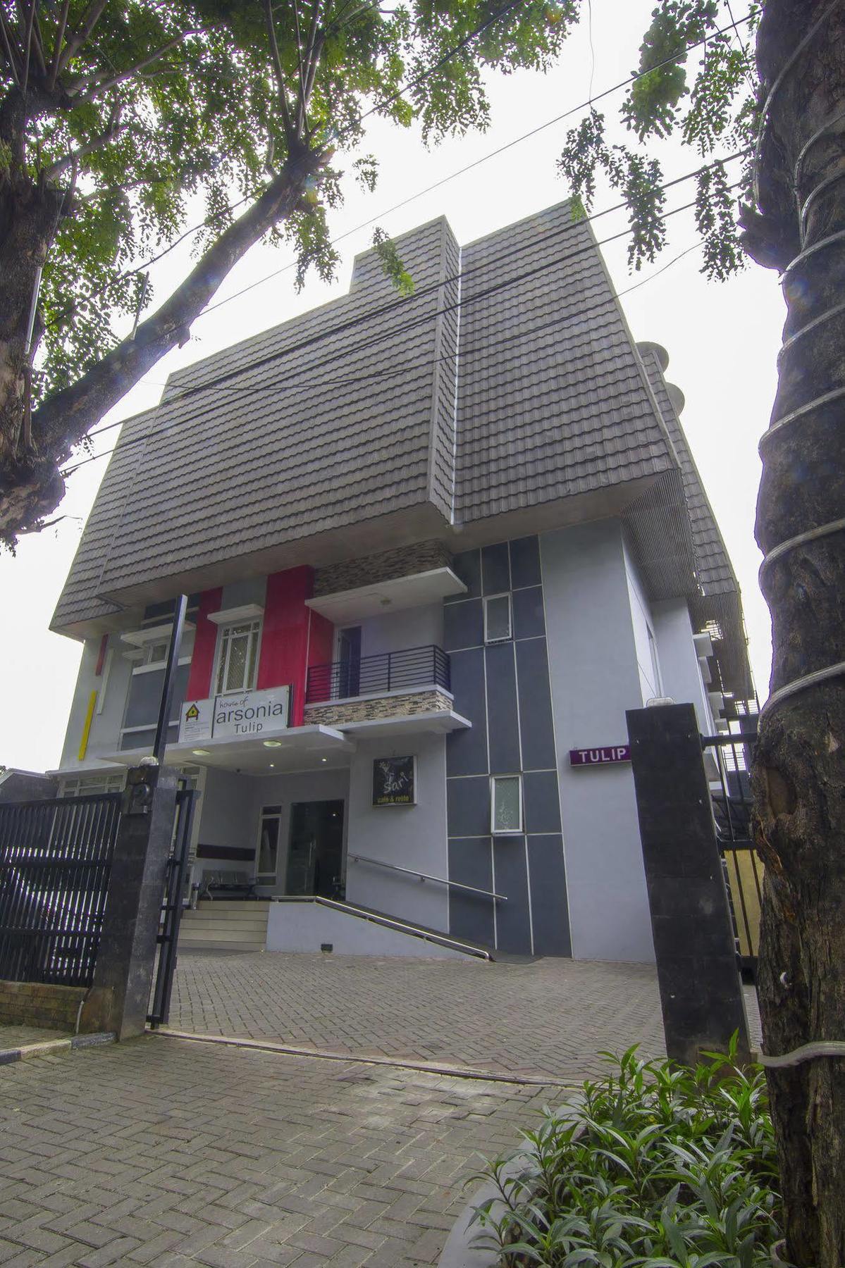 House Of Arsonia Tulip Hotel